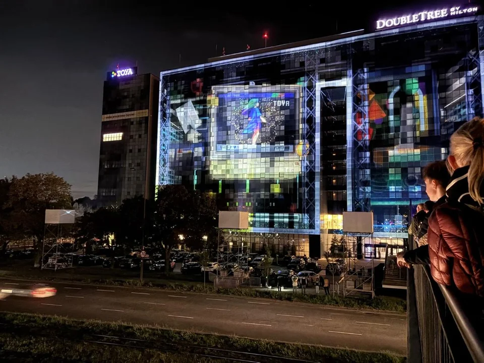 Drugi dzień festiwalu światła w Łodzi