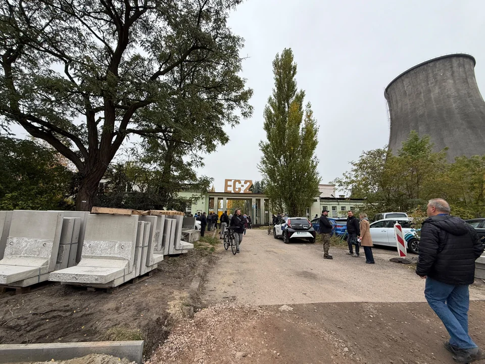 Trzy kominy EC2 zostały wyburzone