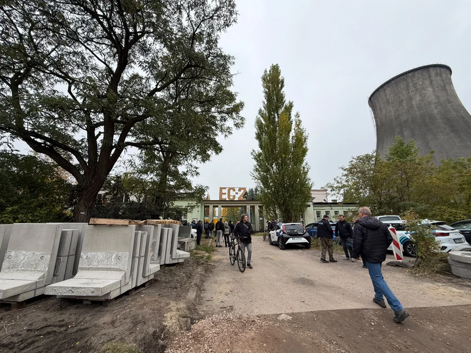Trzy kominy EC2 zostały wyburzone