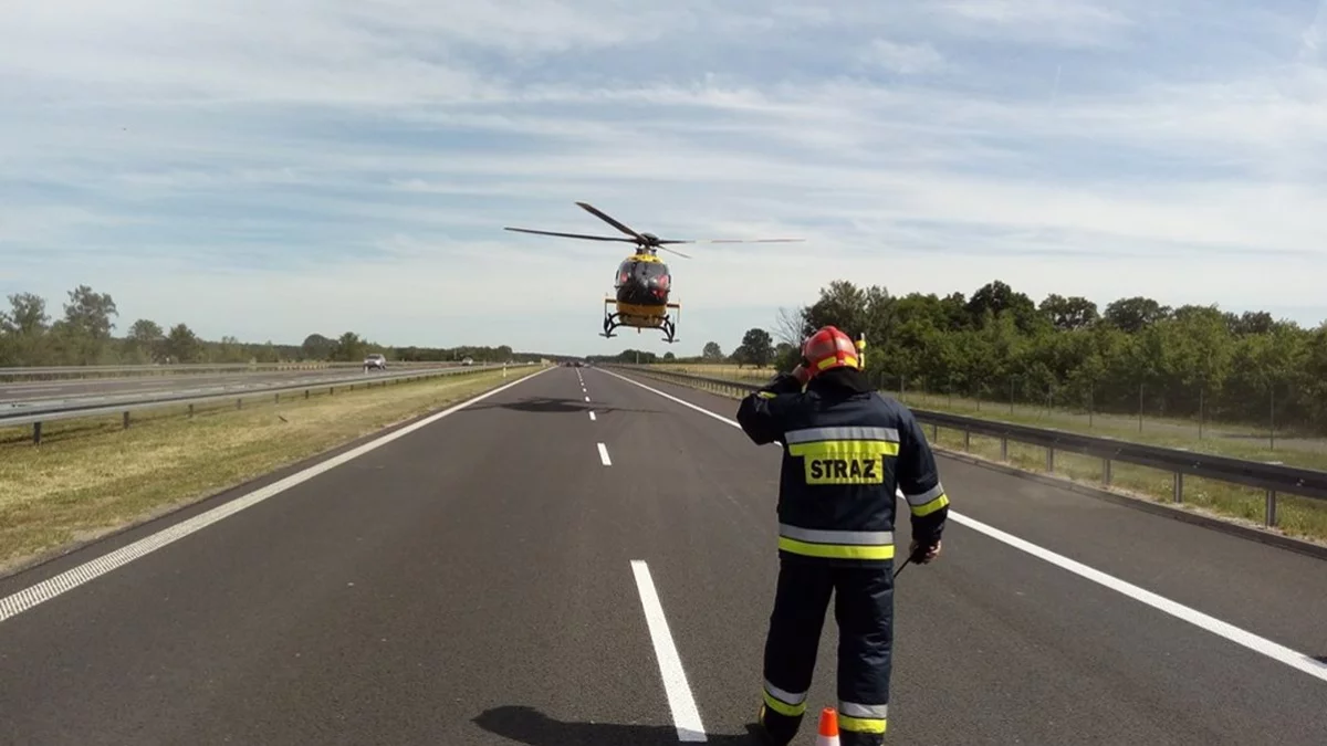 Wypadek na A1 w woj. łódzkim. Trwa reanimacja motocyklisty. Autostrada zablokowana w obu kierunkach