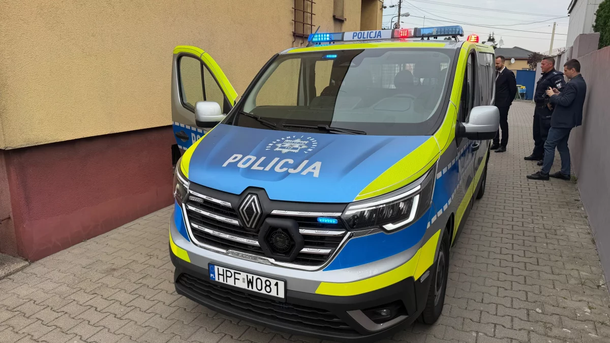 Nowy radiowóz oficjalnie trafił do policjantów w Strykowie. Ruszył na swój pierwszy patrol